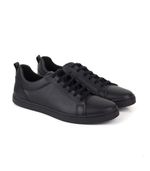 Zapatillas-urbanas-clasicas-de-cuero-negro