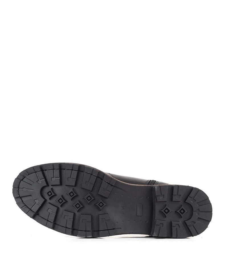 Borcegos-clasicos-de-cuero-en-negro.jpg