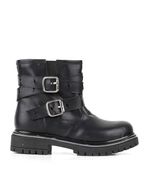 Botas-cortas-con-herrajes-de-simil-en-negro