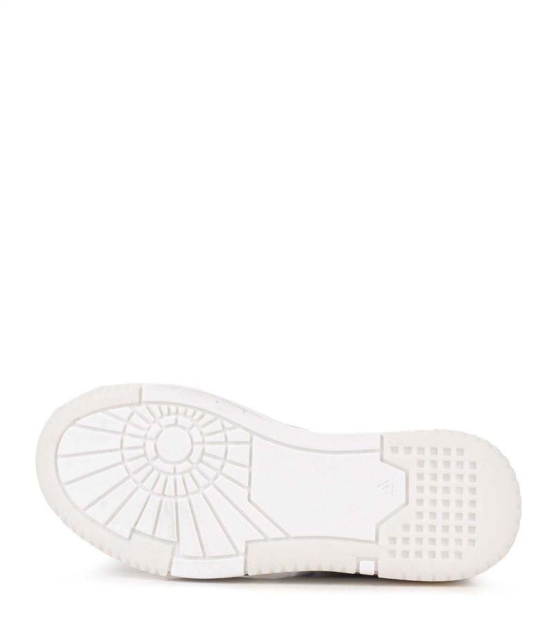 Zapatilla-estilo-tennis-de-cuero-en-blanco