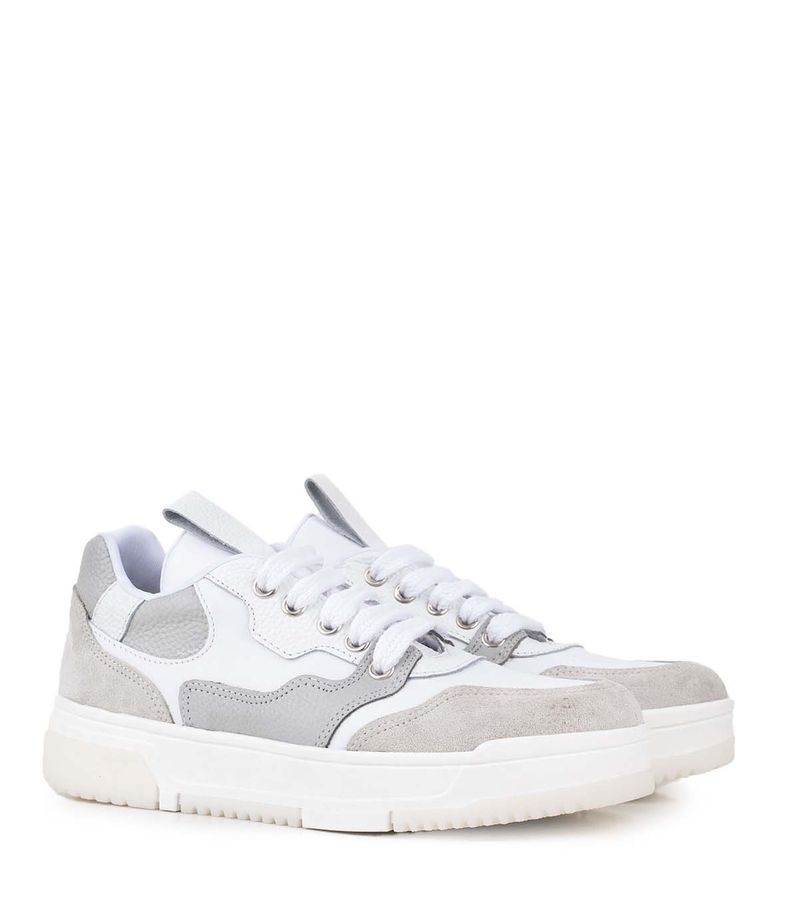 Zapatilla-estilo-tennis-de-cuero-en-blanco