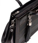 Cartera-tramada-de-cuero-en-negro