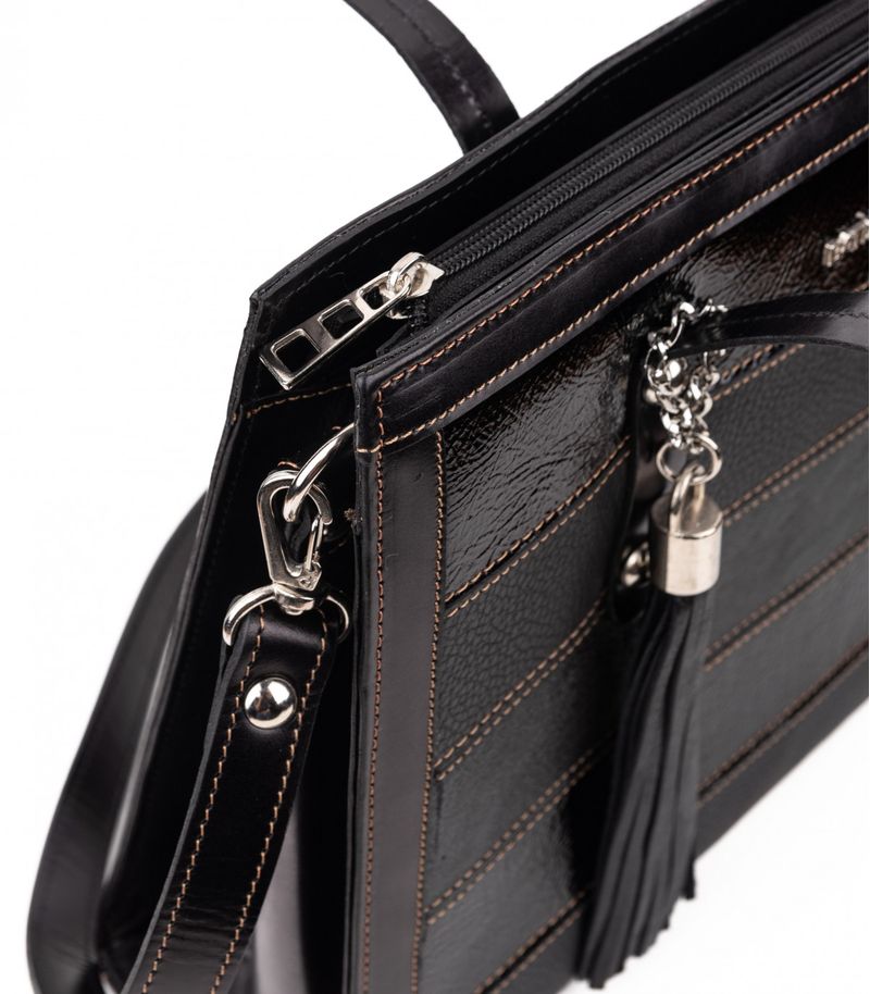 Cartera-tramada-de-cuero-en-negro