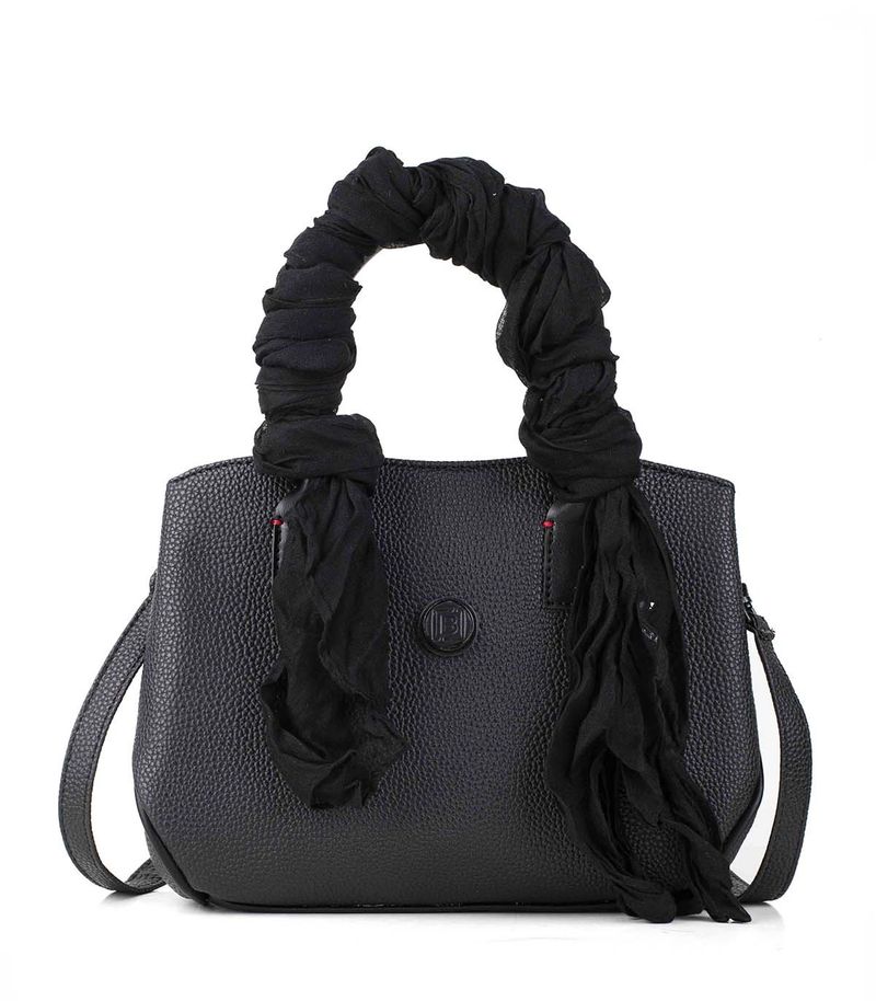 Cartera-clasica-con-accesorio-de-simil-en-negro