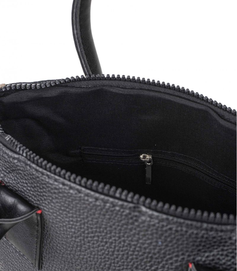Cartera-clasica-de-simil-en-negro-combinada.jpg