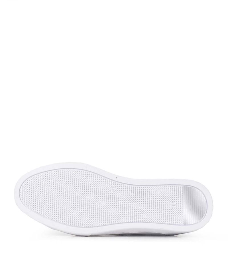 Zapatillas-urbanas-clasicas-de-cuero-en-blanco.jpg