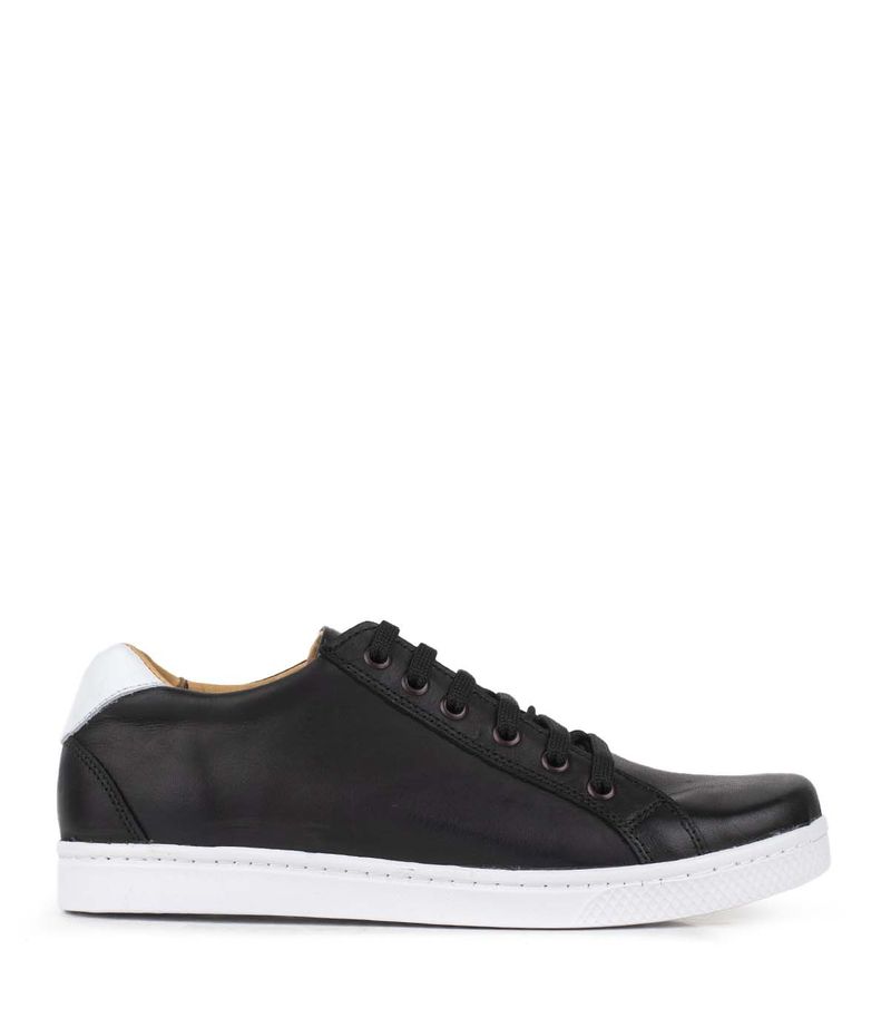 Zapatillas-urbanas-clasicas-de-cuero-en-negro.jpg