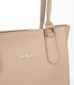 Cartera-clasica-de-simil-en-beige.jpg