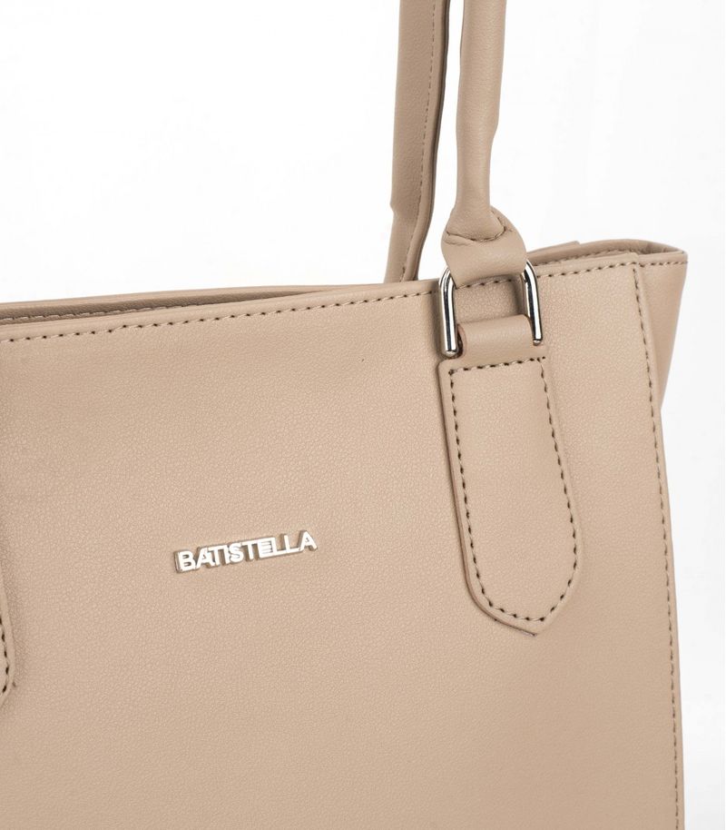 Cartera-clasica-de-simil-en-beige.jpg