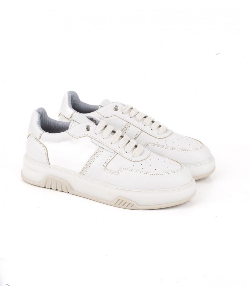 Zapatillas-urbanas-reforzadas-en-cuero-blanco