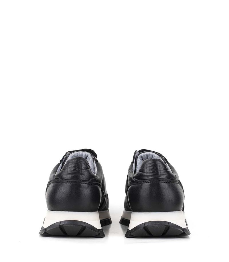 Zapatillas-urbanas-reforzadas-de-cuero-negro