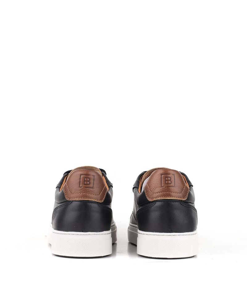 Zapatillas-urbanas-base-blanca-de-cuero-negro