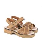 Sandalias-bajas-en-cuero-reptil-beige