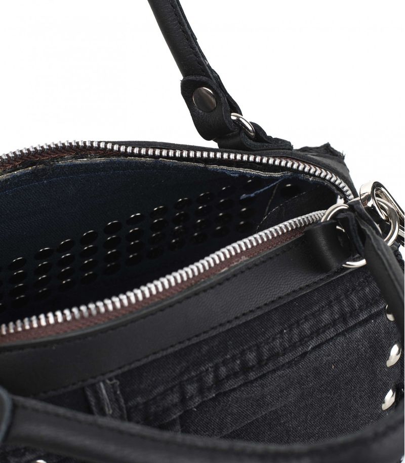 Bandolera-denim-con-tachas-en-negro