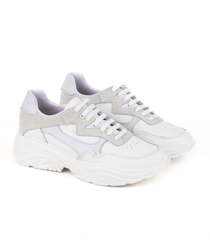 Zapatillas-estilo-deportivo-de-cuero-en-blanco