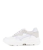 Zapatillas-estilo-deportivo-de-cuero-en-blanco