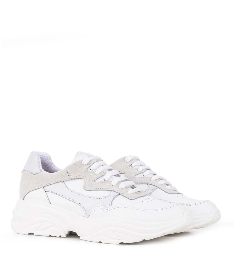 Zapatillas-estilo-deportivo-de-cuero-en-blanco