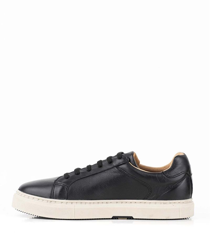 Zapatillas-urbanas-clasicas-de-cuero-negro