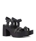 Sandalias-altas-de-cuero-negro-con-tachas