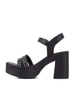 Sandalias-altas-de-cuero-negro-con-tachas