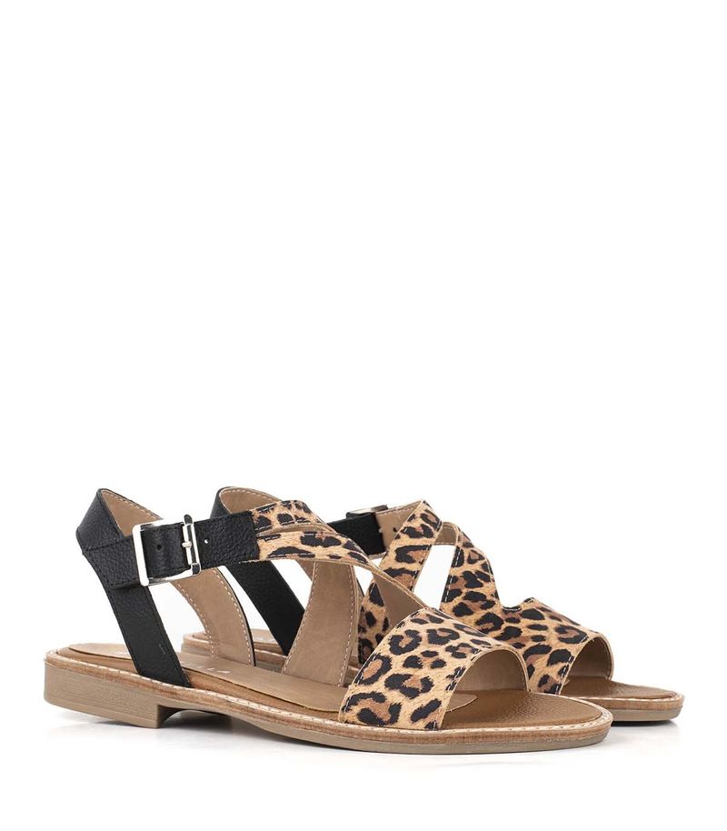 Sandalias-bajas-de-cintas-en-animal-print