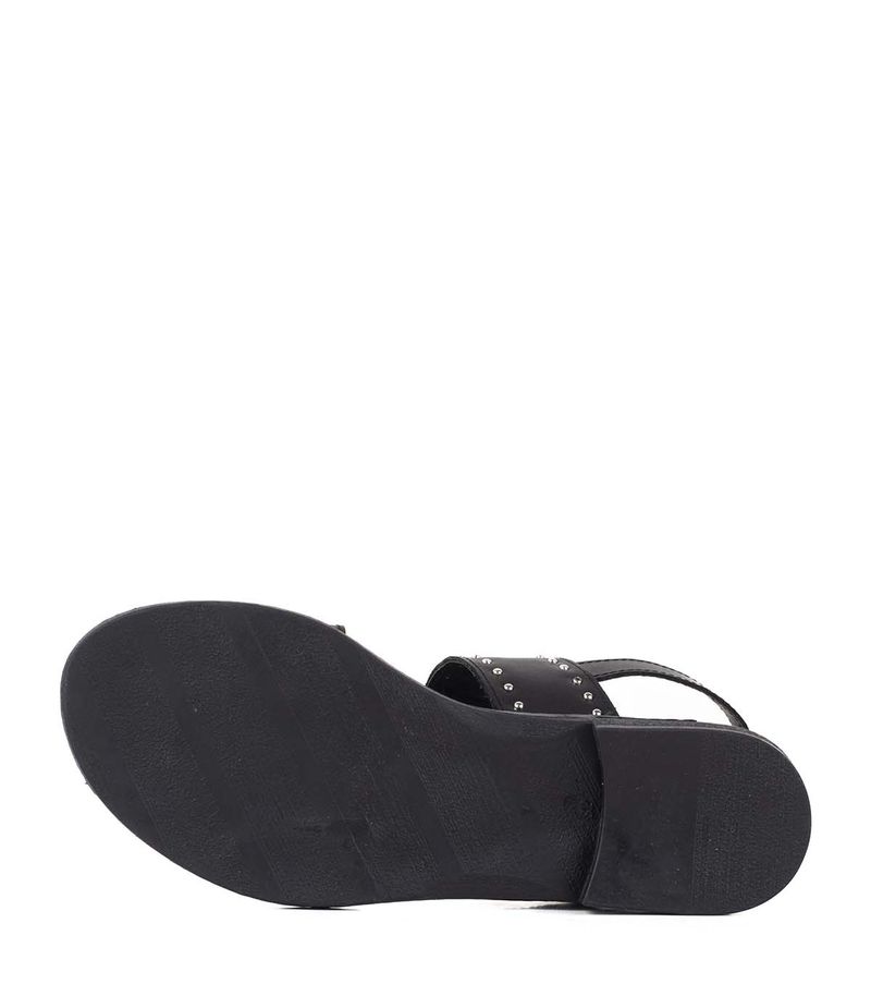 Sandalias-bajas-de-cuero-negro-con-tachas