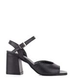 Sandalias-de-corte-en-cuero-negro