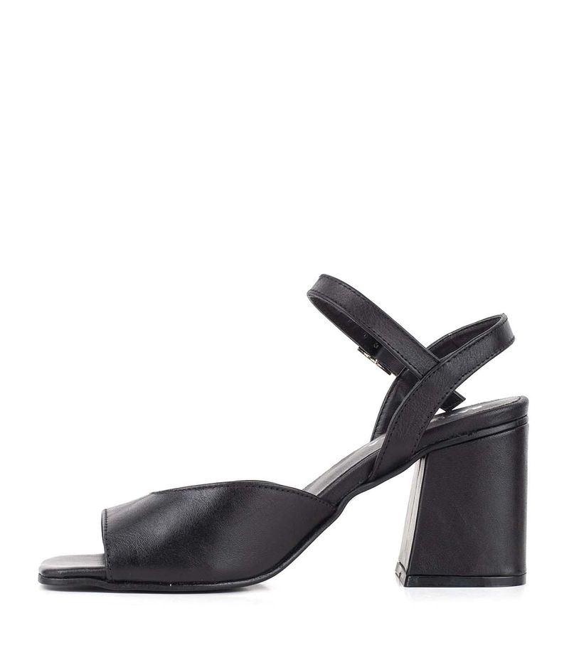 Sandalias-de-corte-en-cuero-negro