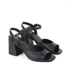 Sandalias-de-corte-en-cuero-negro