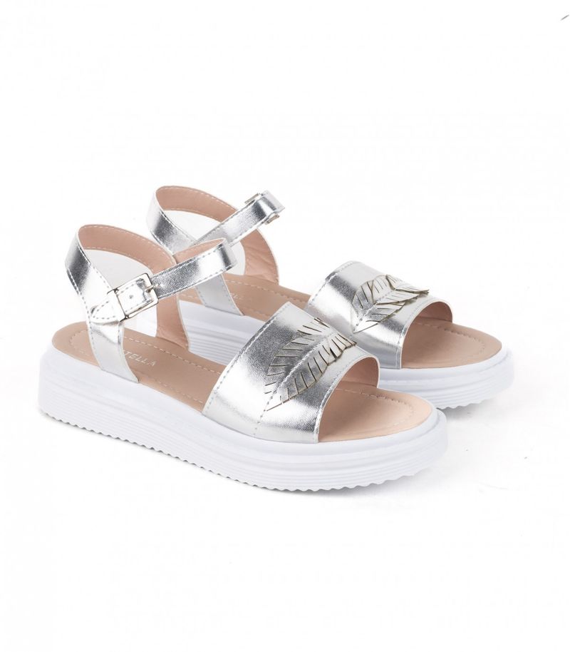 Sandalias-con-apliques-de-simil-en-plata