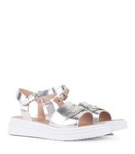 Sandalias-con-apliques-de-simil-en-plata