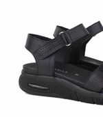 Sandalias-estilo-chunky-de-cuero-negro