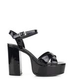 Sandalias-con-cintas-de-charol-en-negro