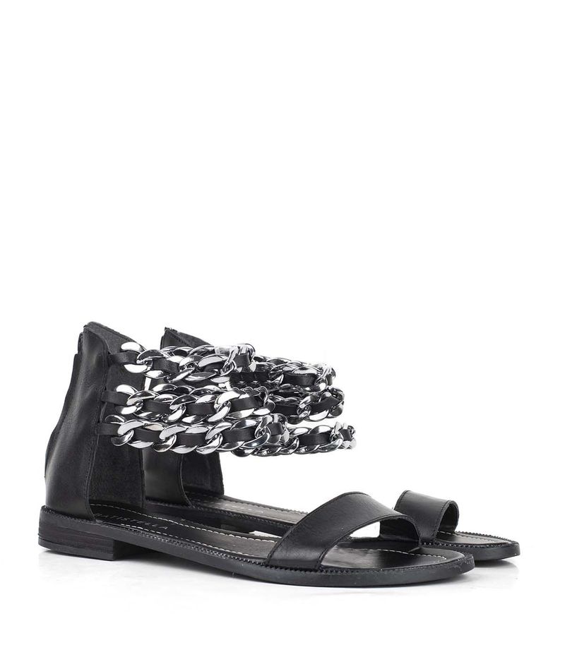 Sandalias-bajas-estilo-romanas-de-cuero-negro