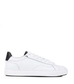 Zapatillas-urbanas-clasicas-de-cuero-en-blanco.jpg