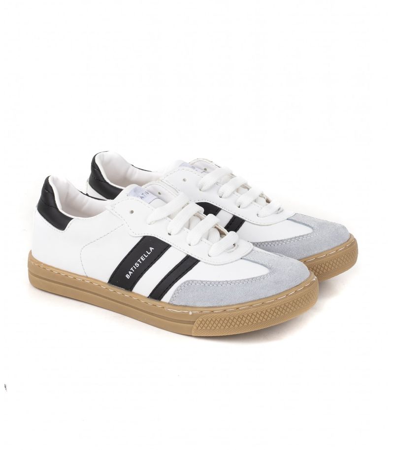 Zapatillas-urbanas-unisex-de-simil-en-blanco.jpg