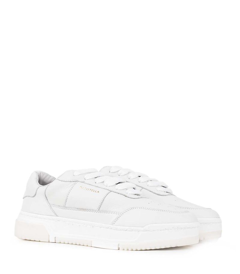 Zapatillas-urbanas-de-cuero-en-blanco