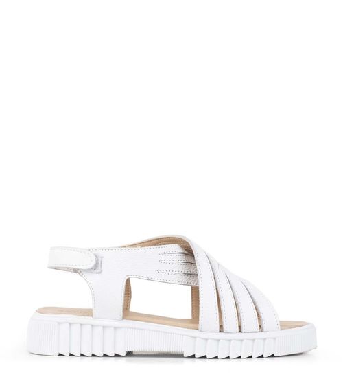 Sandalias con cintas cruzadas de cuero en blanco