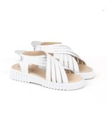 Sandalias-con-cintas-cruzadas-de-cuero-en-blanco