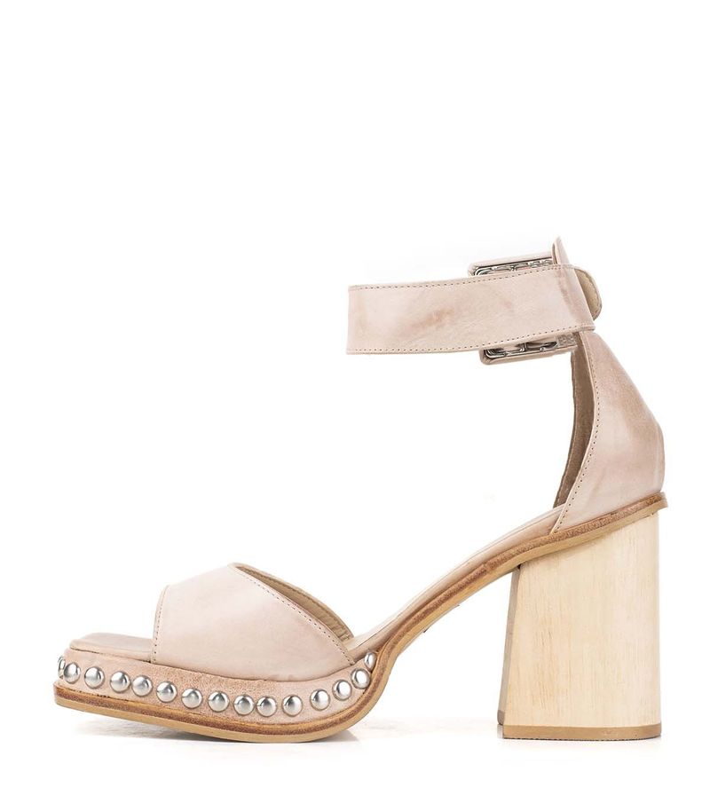 Sandalias-con-pulsera-de-cuero-nude