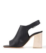 Sandalias-de-cuero-en-negro