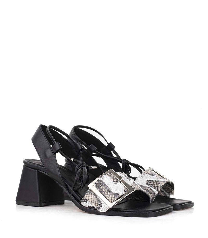 Sandalias-con-lazos-de-cuero-en-reptil-negro