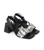 Sandalias-con-lazos-de-cuero-en-reptil-negro