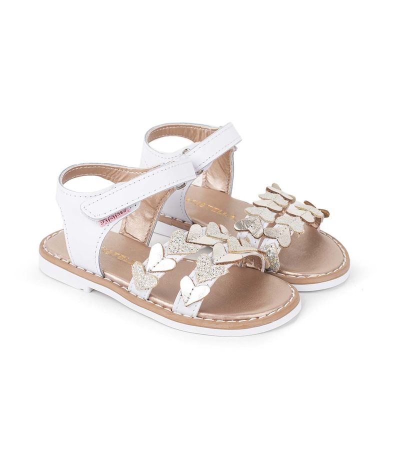 Sandalias-con-corazon-de-cuero-en-blanco