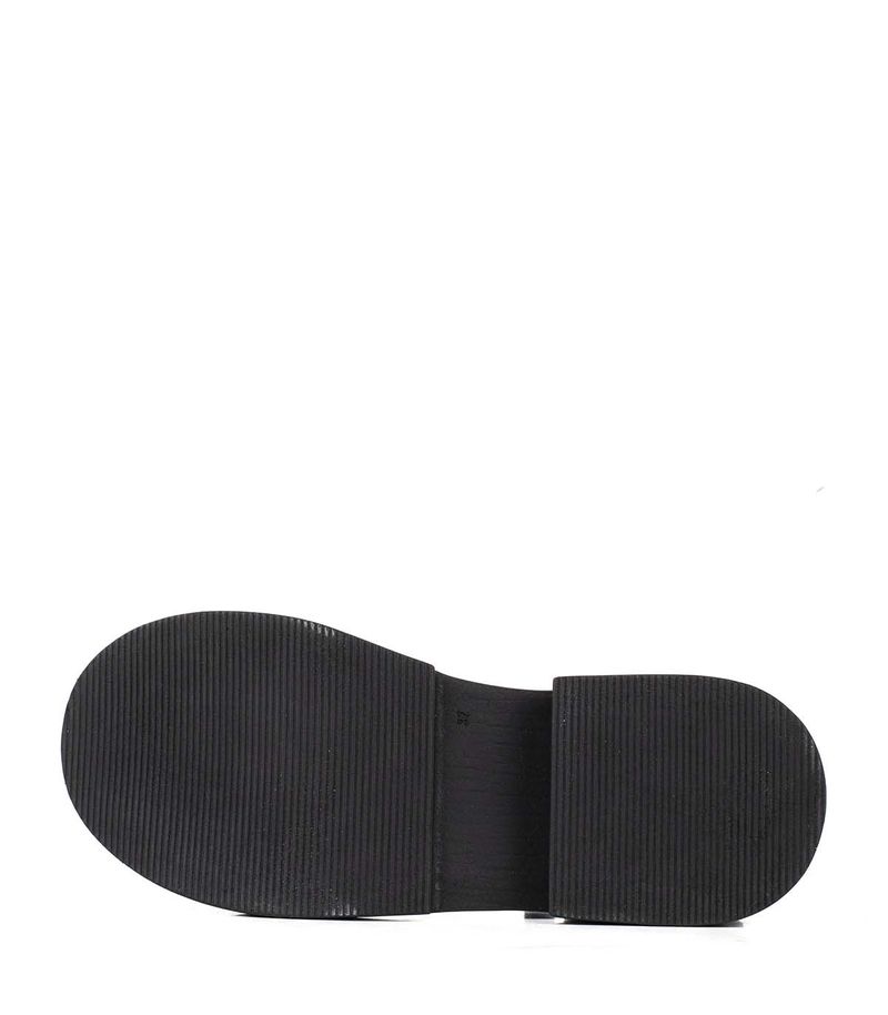 Sandalias-con-velcro-de-cuero-negro