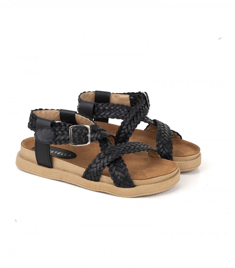 Sandalias-bajas-trenzadas-de-cuero-en-negro