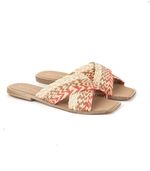 Sandalias-bajas-en-rafia-beige-combinadas