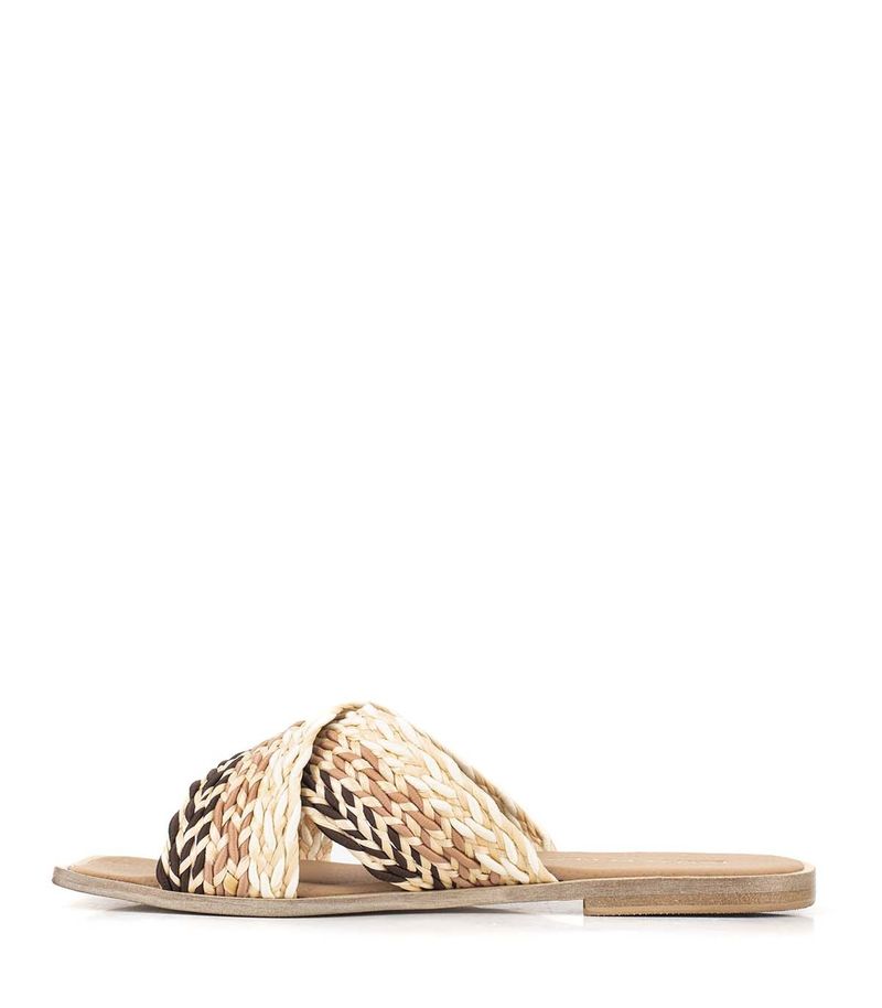 Sandalias-bajas-en-rafia-beige