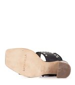 Sandalias-con-apliques-de-metal-en-cuero-negro