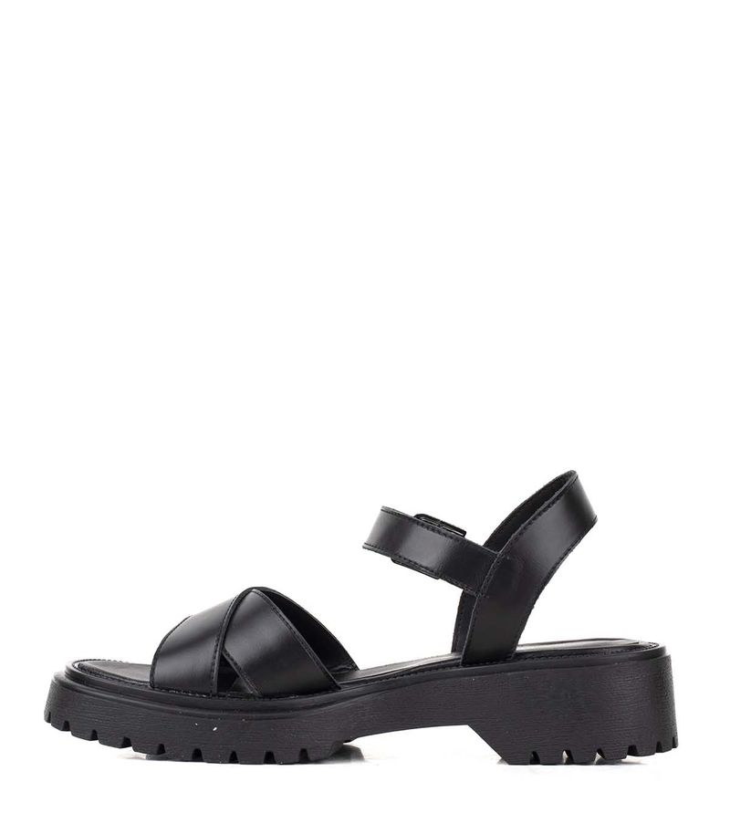 Sandalias-de-cintas-en-cuero-negro